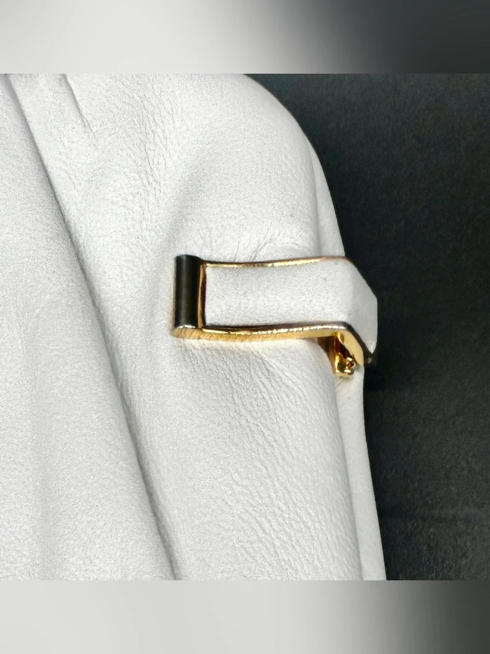 Vintage Judith Leiber White Leather Shoulder Clutch Bag Purse Gold Hardware Bow